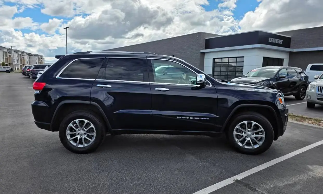 2014 Jeep Grand Cherokee Limited rental photo 3