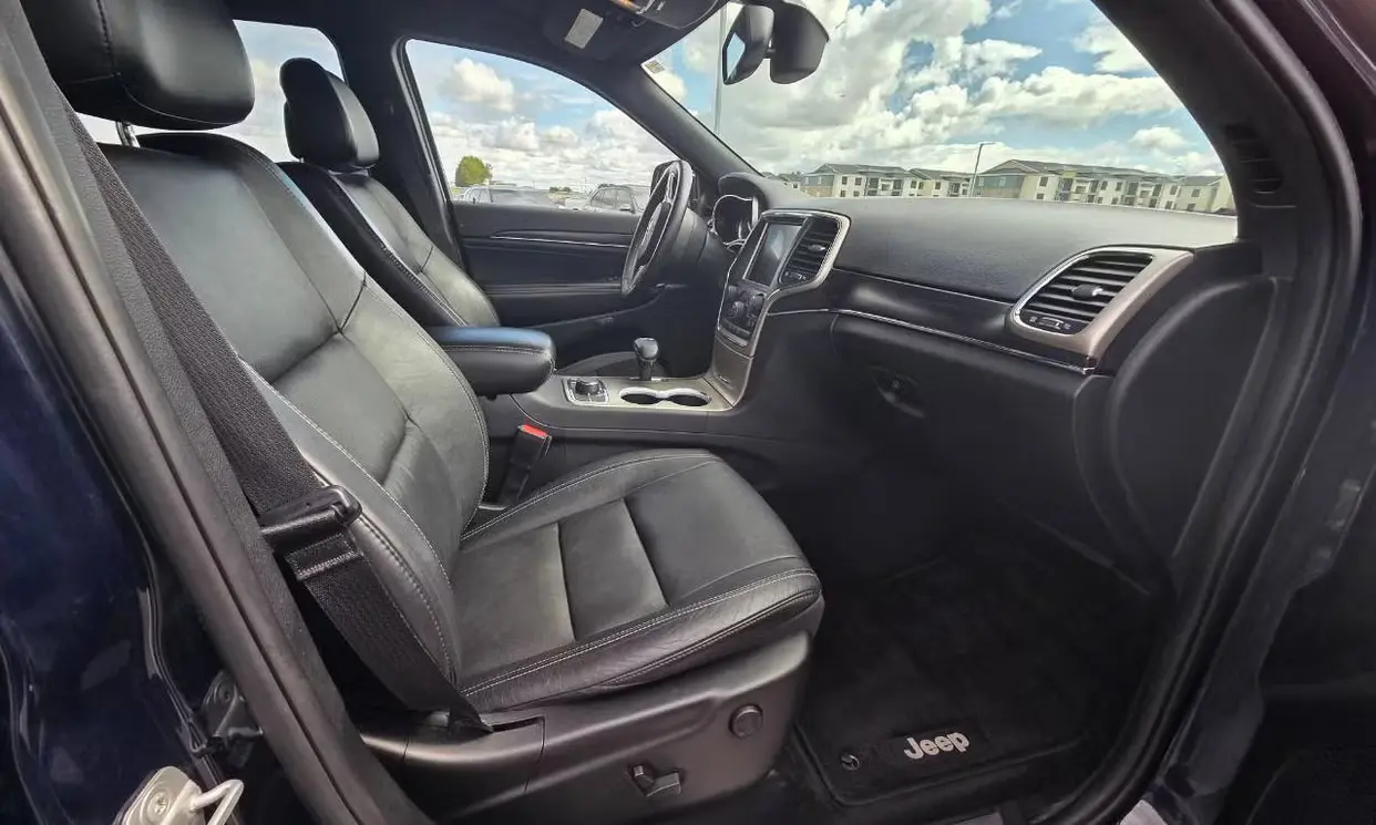 2014 Jeep Grand Cherokee Limited rental photo 6