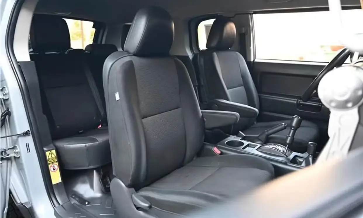 2014 Toyota FJ Cruiser Base rental photo 6