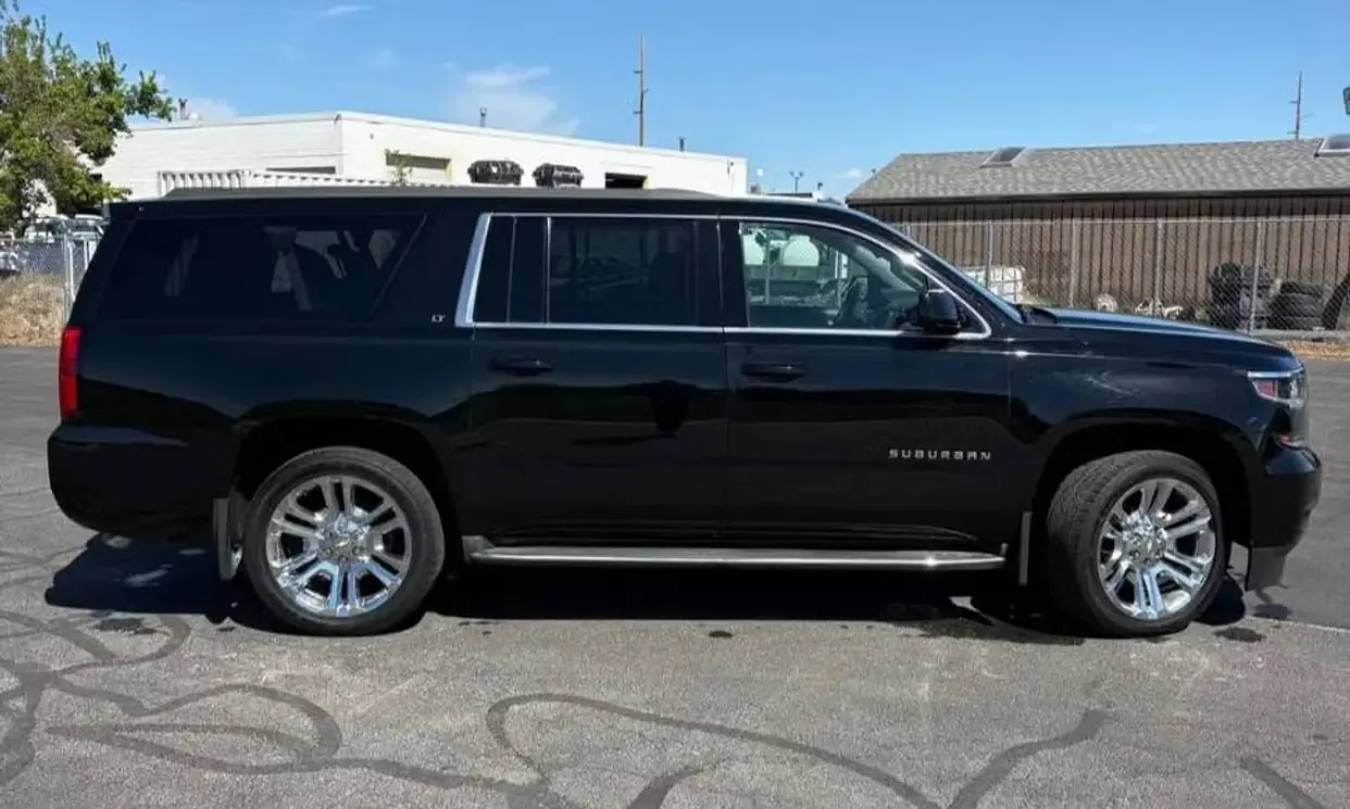 2015 Chevrolet Suburban LT rental photo 3