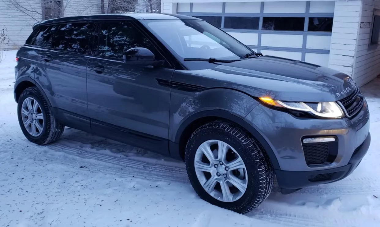 2017 Land Rover Range Rover Evoque SE Premium rental photo 2