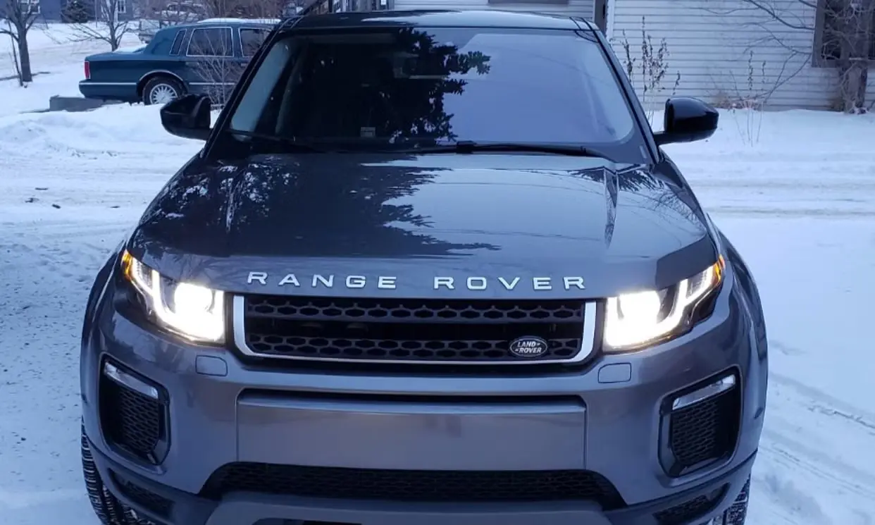 2017 Land Rover Range Rover Evoque SE Premium rental photo 3