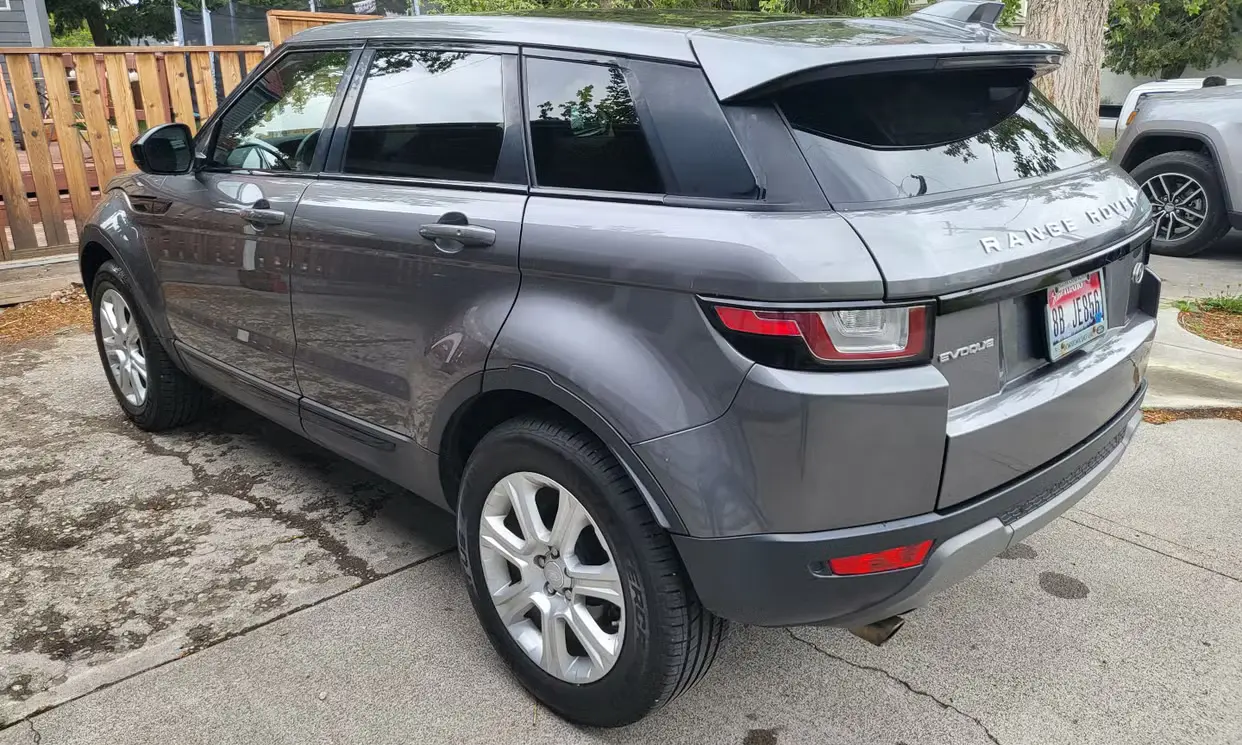 2017 Land Rover Range Rover Evoque SE Premium rental photo 4