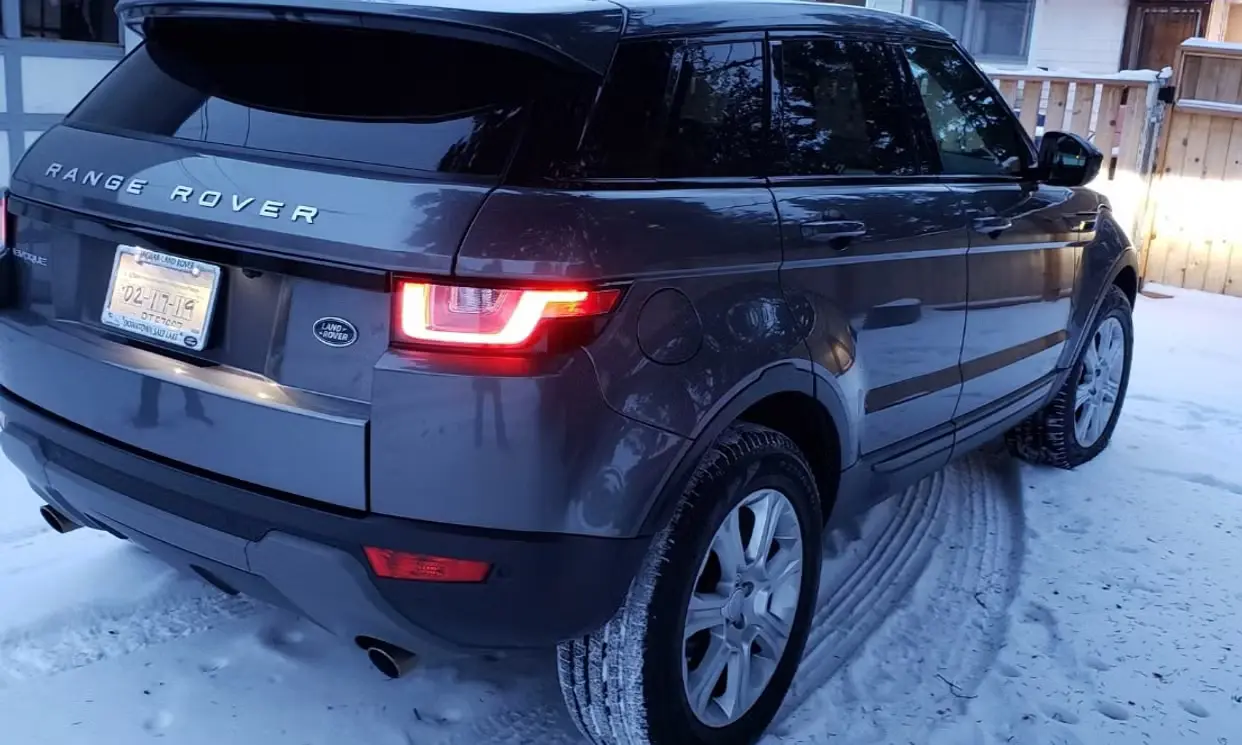 2017 Land Rover Range Rover Evoque SE Premium rental photo 5
