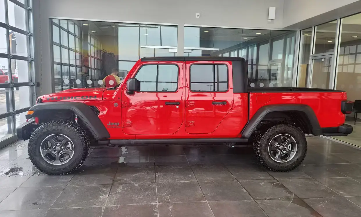 2022 Jeep Gladiator Rubicon rental photo 2