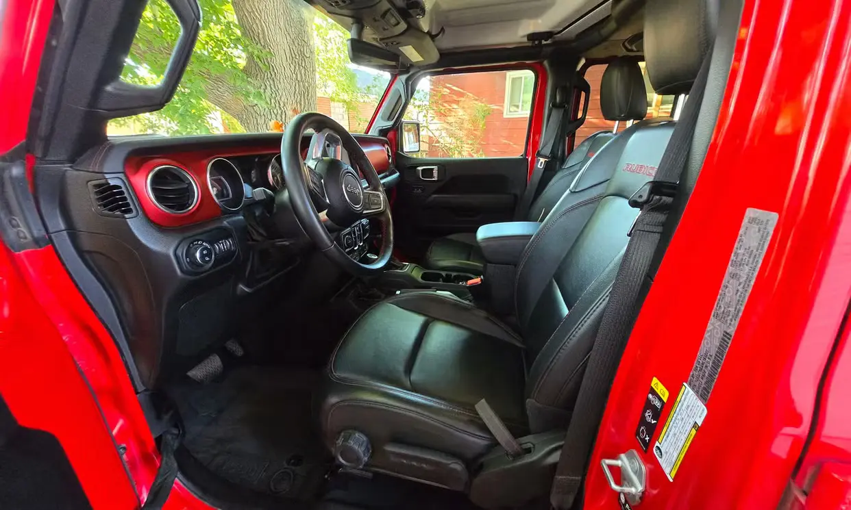 2022 Jeep Gladiator Rubicon rental photo 6