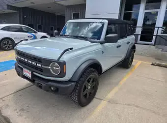 2023 Ford Bronco Black Diamond rental photo 3