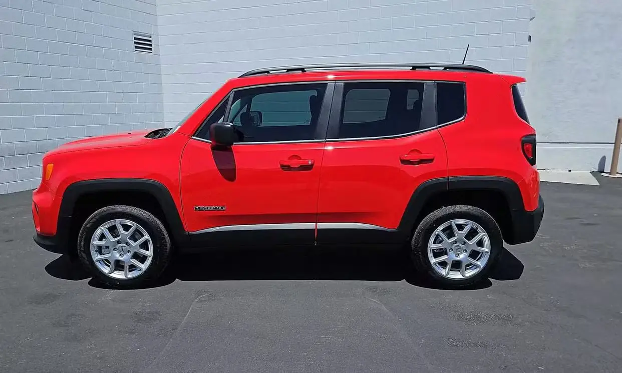 2023 Jeep Renegade Latitude rental photo 4